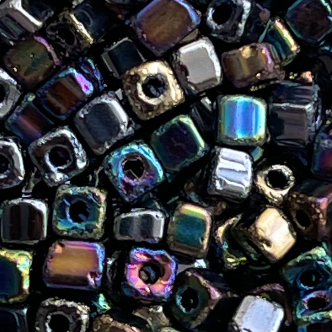 Czech Barroque Square 3.4mm Iris Metallic Mix - Image 1