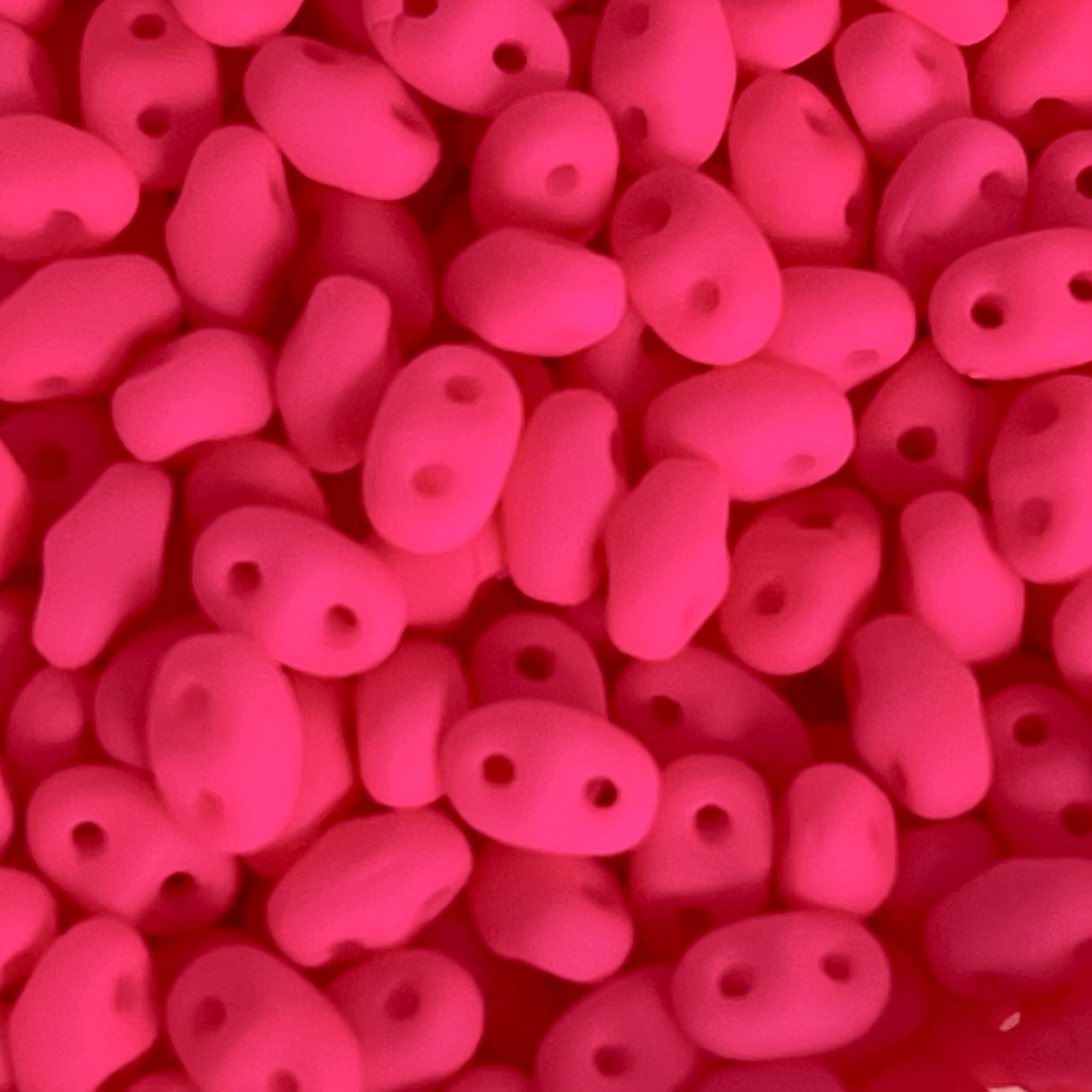 MiniDuo 4x2mm Alabaster Pink Neon x 10 grs - Image 1