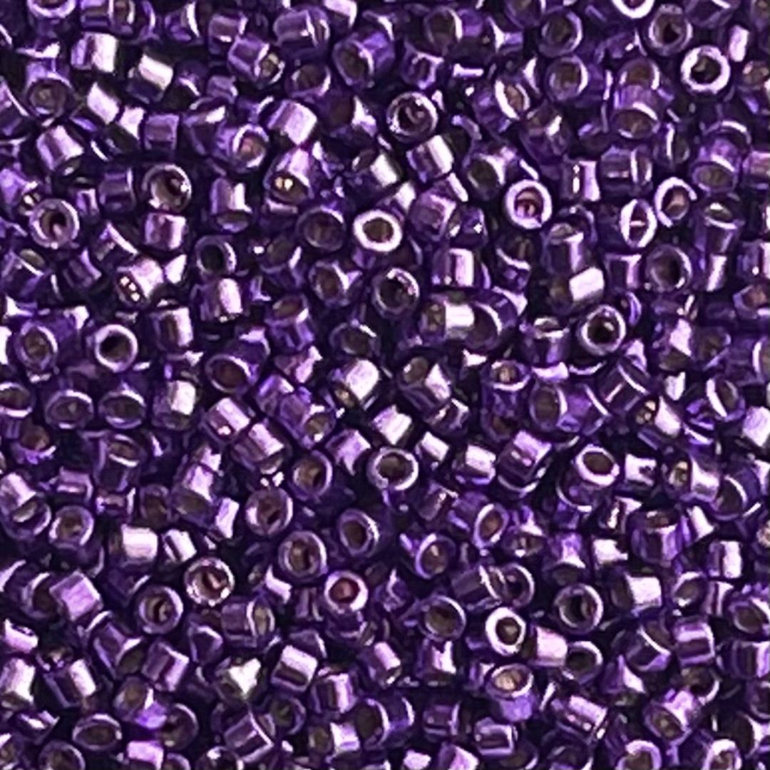 Delica Bead Duracoat Galvanized Dk Lilac - Image 1