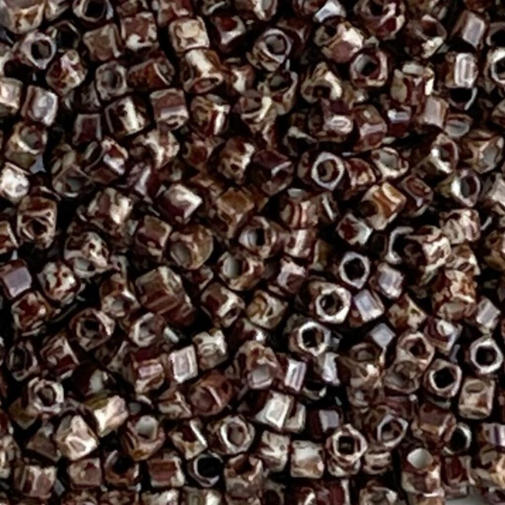 Toho Cube 1,5mm HYBRID Lt Beige Picasso