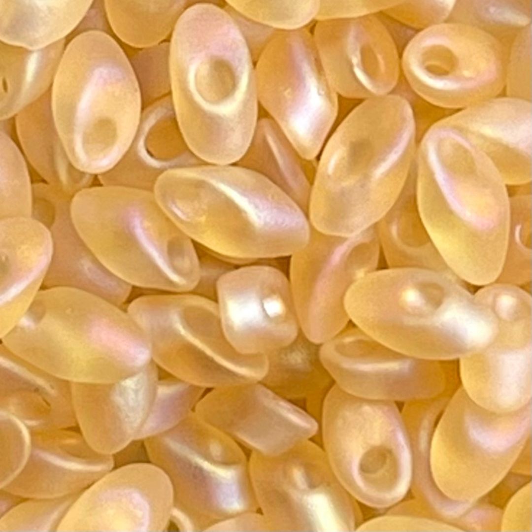 Long Magatama Matte Transparent Lt Topaz AB - Image 1