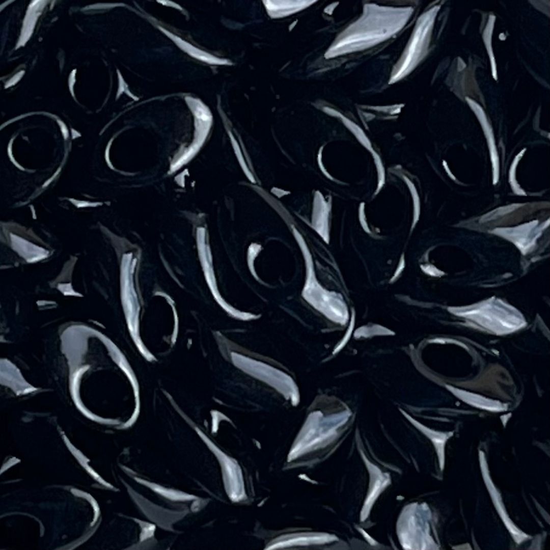 Long Magatama Opaque Black - Image 1
