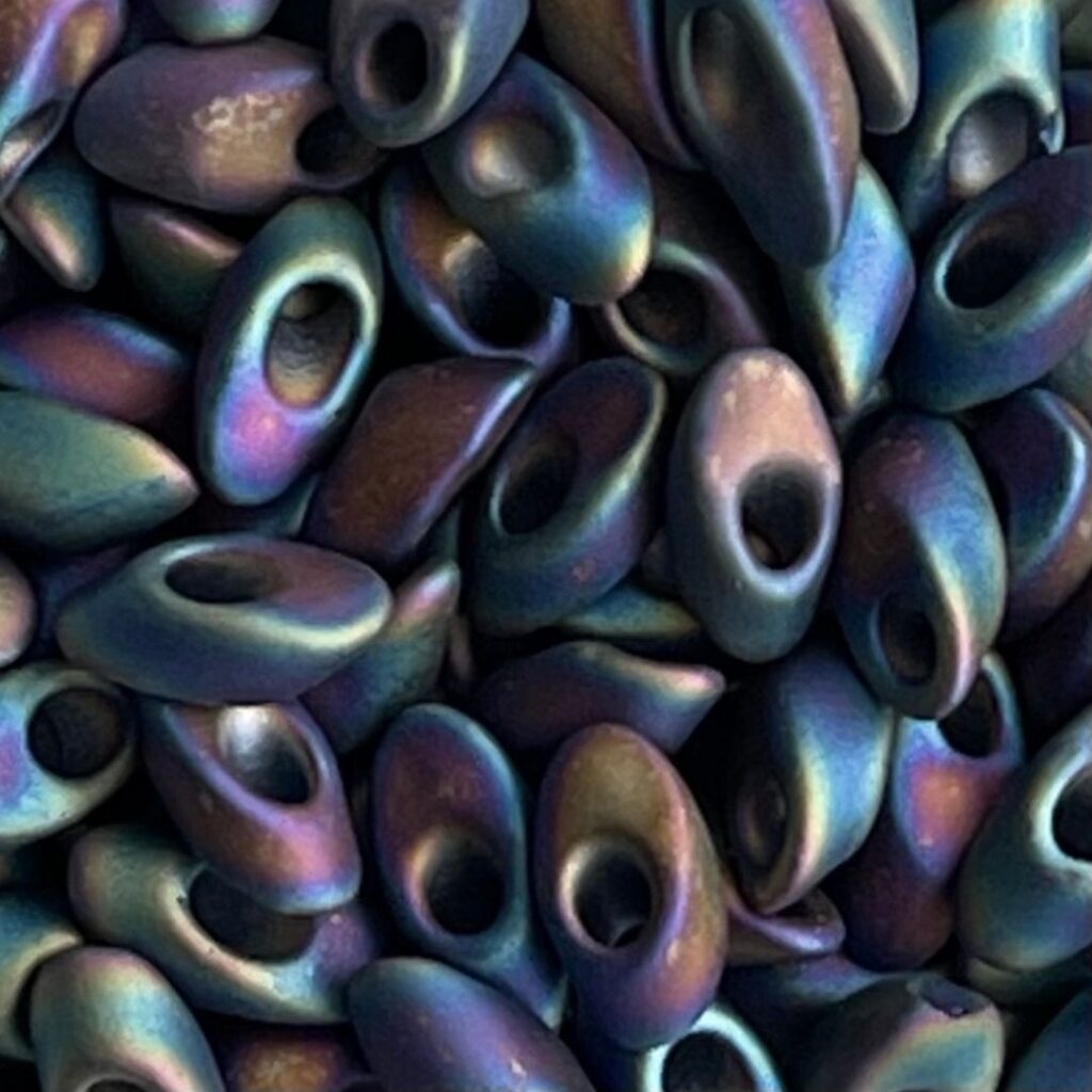 Long Magatama Matte Opaque Black AB