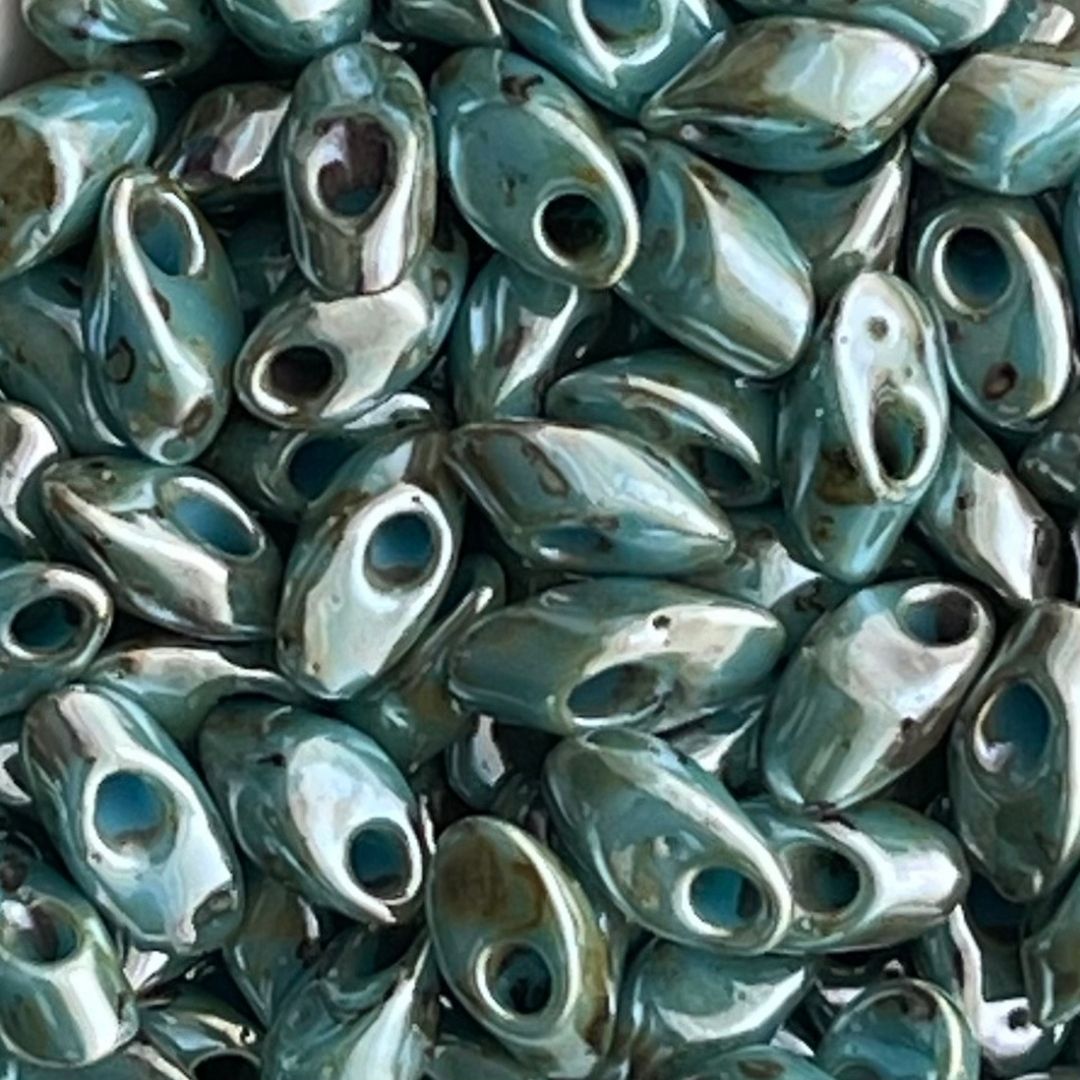 Long Magatama Picasso Seafoam Green Luster - Image 1