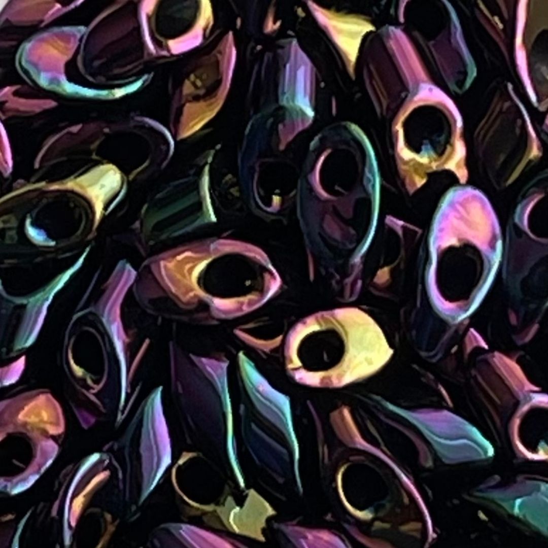 Long Magatama Metallic Dk Plum Iris - Image 1