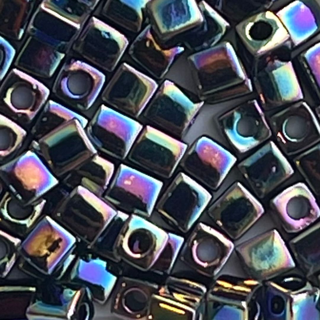 Square 4mm Rainbow Opque Black - Image 1