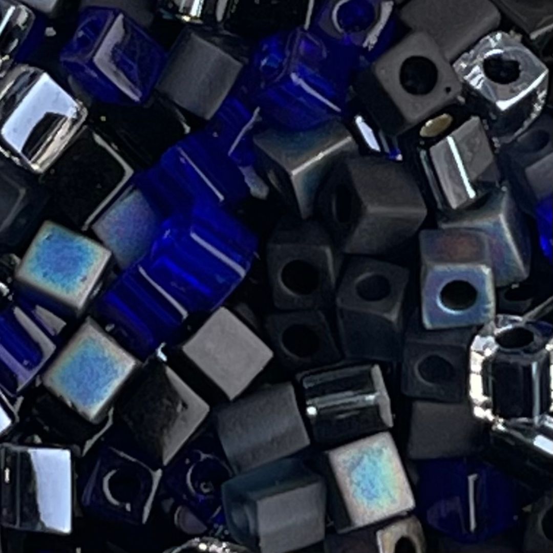 Square 4mm MIX Black Medley - Image 1