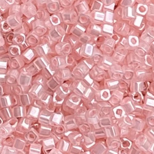 Toho Cube 1,5mm Ceylon Innocent Pink