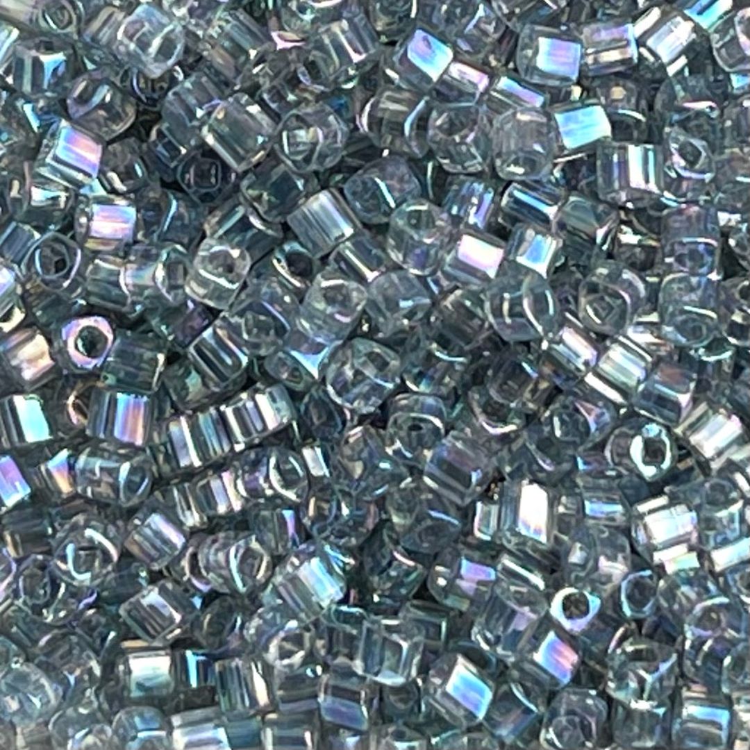 Toho Cube 1,5mm Transparent Rainbow Black Diamond - Image 1