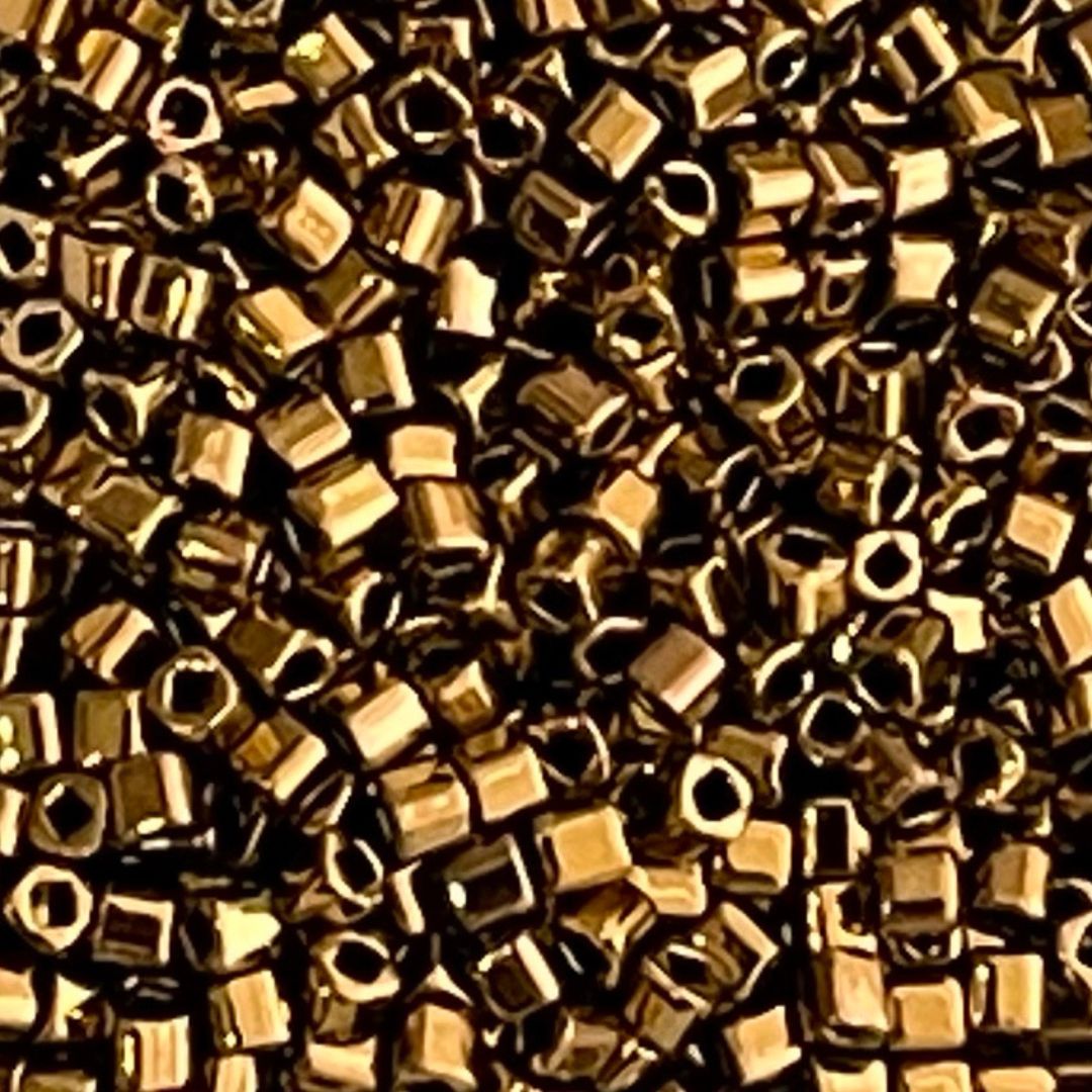 Toho Cube 1,5mm Antique Bronze - Image 1