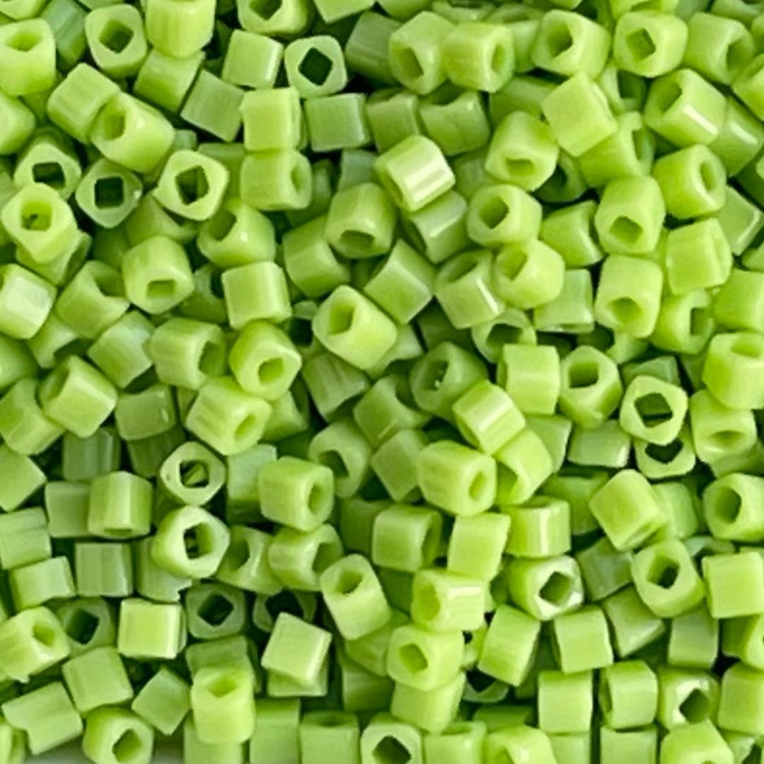 Toho Cube 1,5mm Opaque Sour Apple - Image 1
