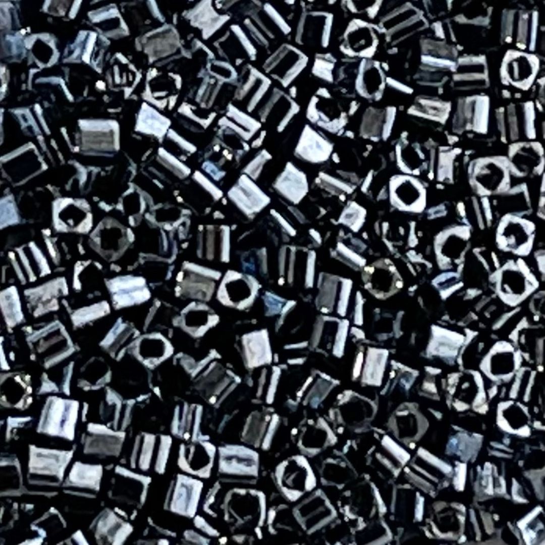 Toho Cube 1,5mm Metallic Hematite - Image 1