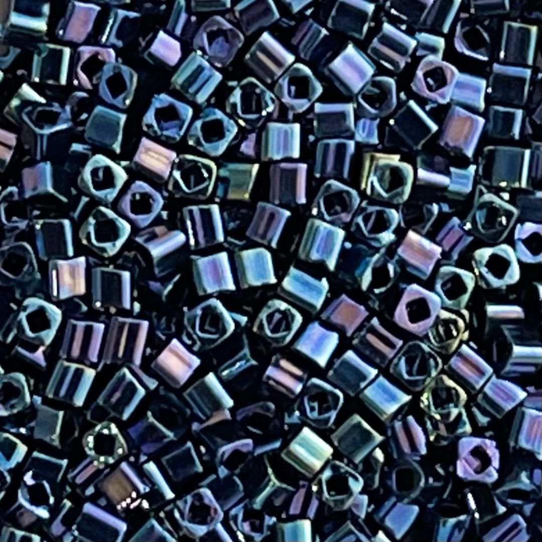 Toho Cube 1,5mm Metallic Cosmos - Image 1