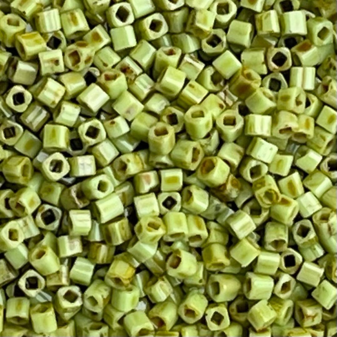 Toho Cube 1,5mm HYBRID Opaque Sour Apple - Picasso - Image 1