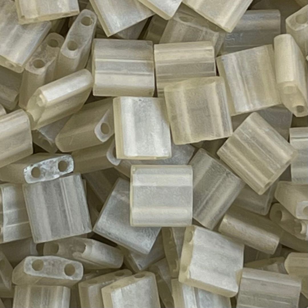 Tila Bead 5mm Transparent Oyster Luster - Image 1