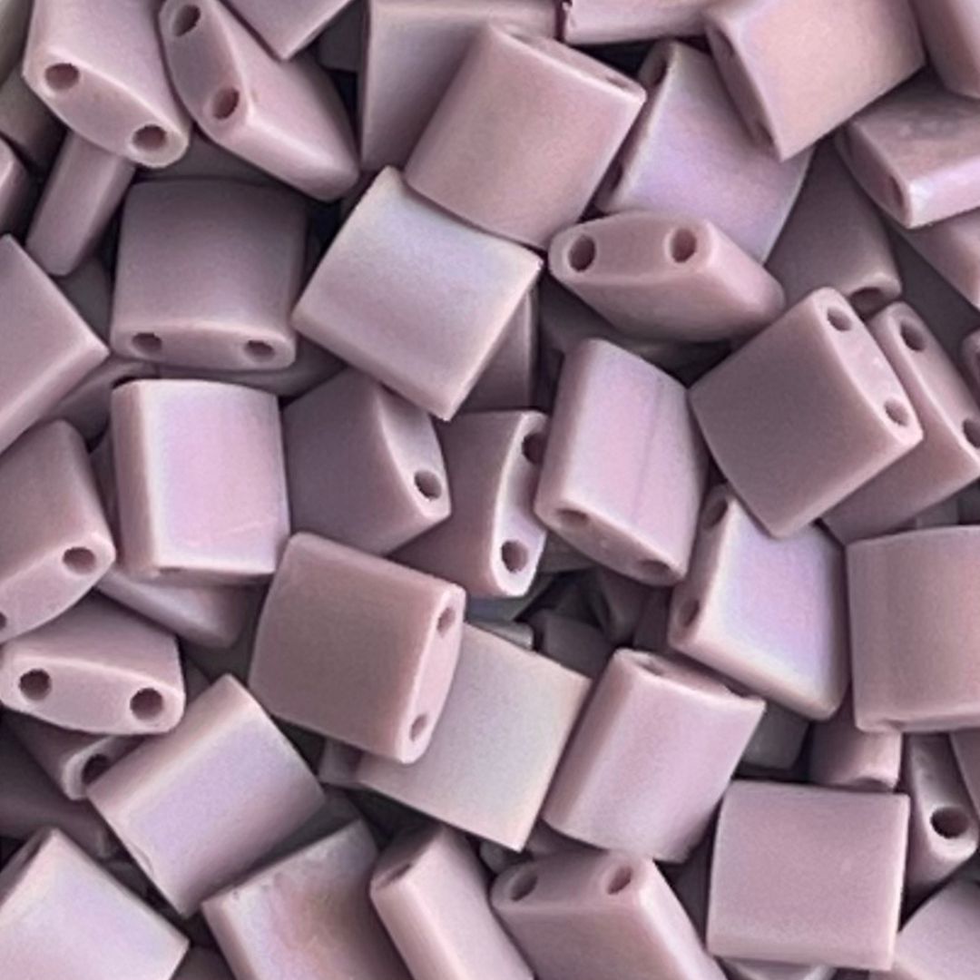 Tila Bead 5mm Matte Opaque Mauve AB - Image 1